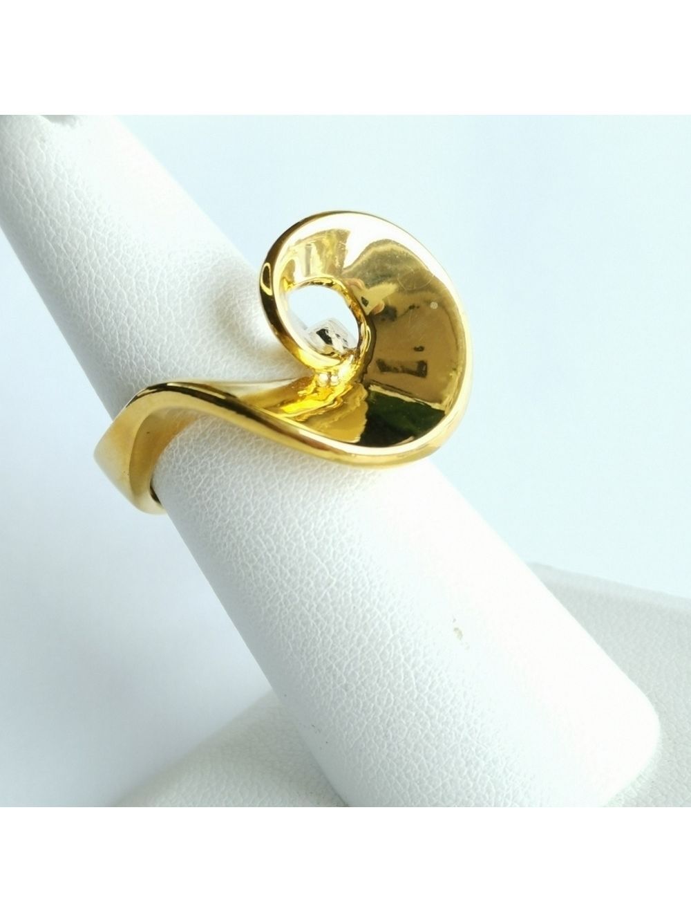 Abstract Swirl Ring  14k gold size 7 🆕
